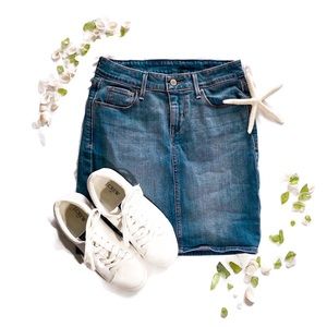 Levi Denim Skirt!